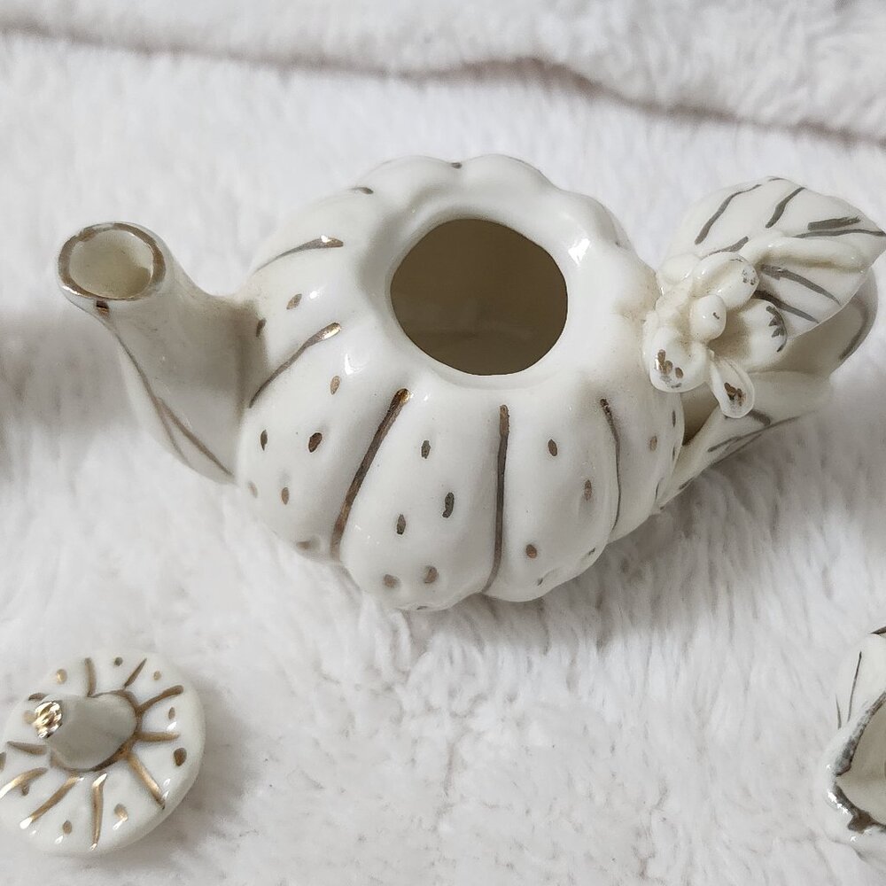 Ceramic, Mini Tea Set, Tea Pot, Sugar Bowl, Cream and two Cups, two have lids. - Picture 4 of 6
